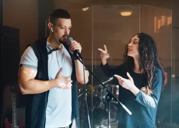 Şan Dersini Kim Verir?